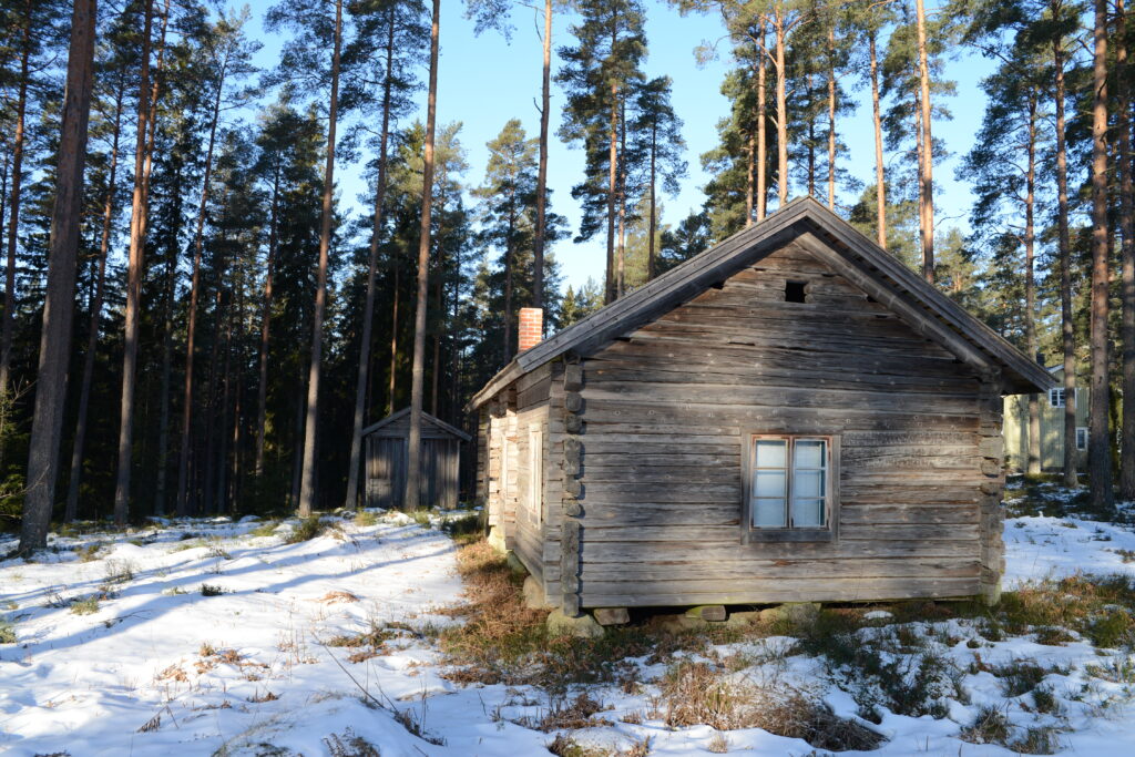 Paimion kotiseutumuseon rakennuksia, Yli-Hakalan torppa ja savusauna.