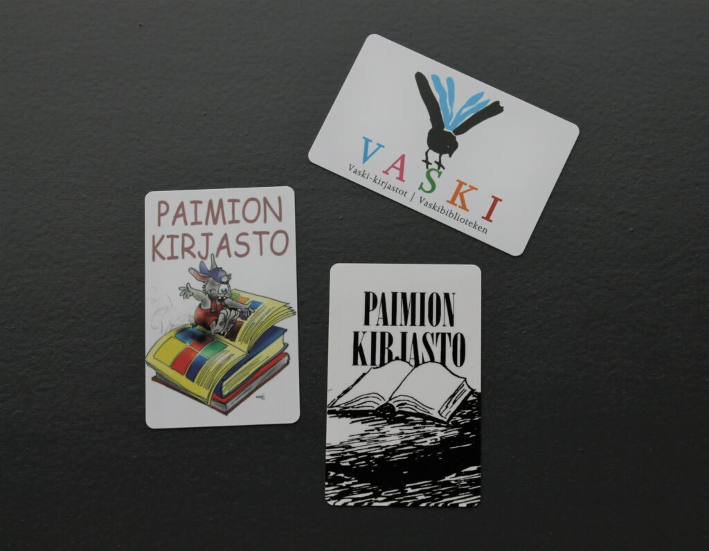 Paimiossa käytössä olevat Vaski-kirjastokortit.