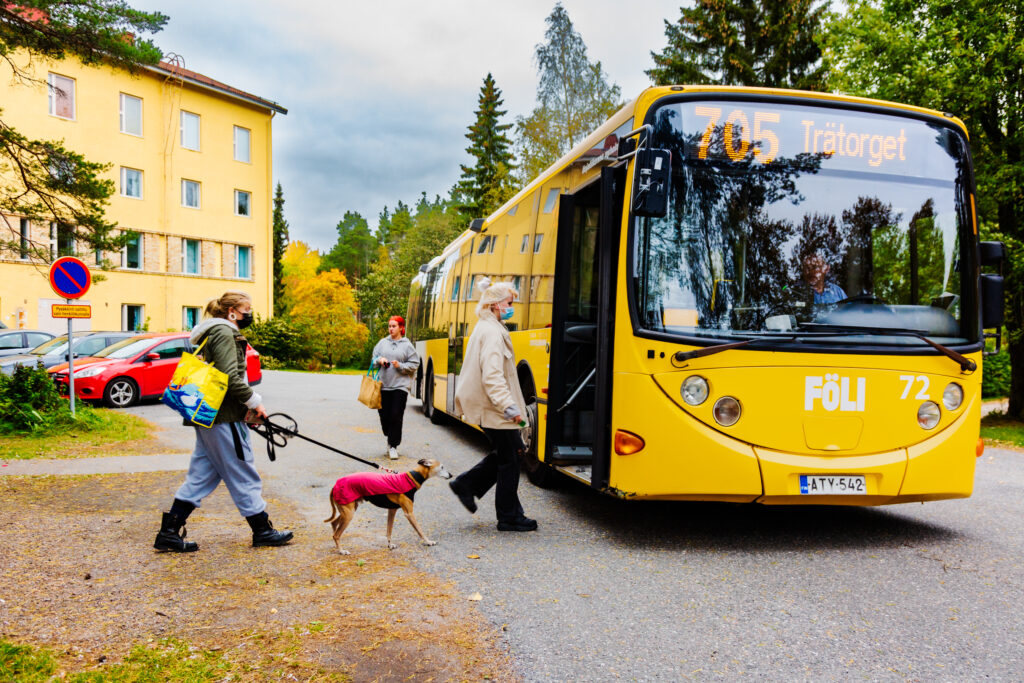 Paimiosta pääsee kulkemaan linja-autoilla TLO:n busseilla Turkuun asti.