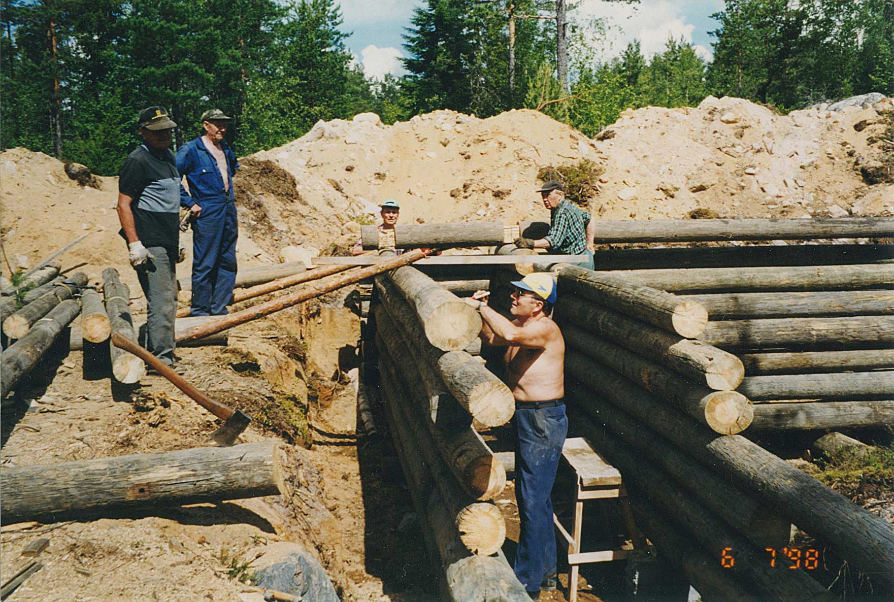 Luontopolun varteen rakennettiin korsu vuonna 1998 ja se nimettiin Korpelan korsuksi.