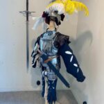 Landsknecht-palkkasotilaan haarniska on esillä Käsityömuseo Miilan teemanäyttelyssä.