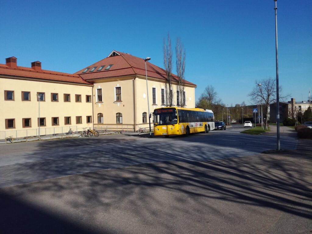 Linja-auto Vistantiellä.