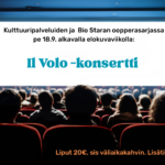 Elokuvateatterin katsomon takaosasta otettu kuva - etummaisen penkkirivin takana näkyy valkokangas.