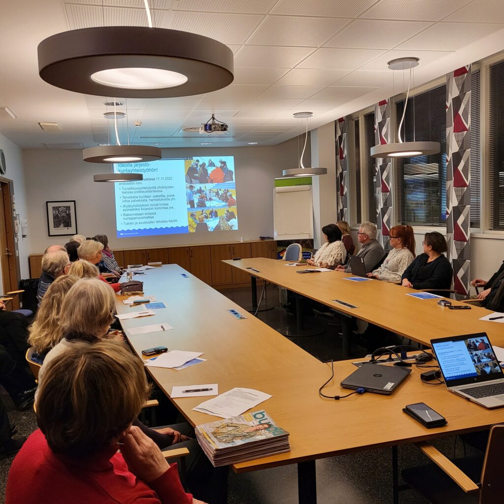 Järjestöfoorumi piti kokouksensa Paimion kaupungintalolla kaupunginhallituksen huoneessa.