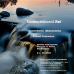 Luonto etsimeni läpi -näyttelyn juliste, jonka kuvana aamu- tai ilta-auringossa kuvattu pieni koski joessa.