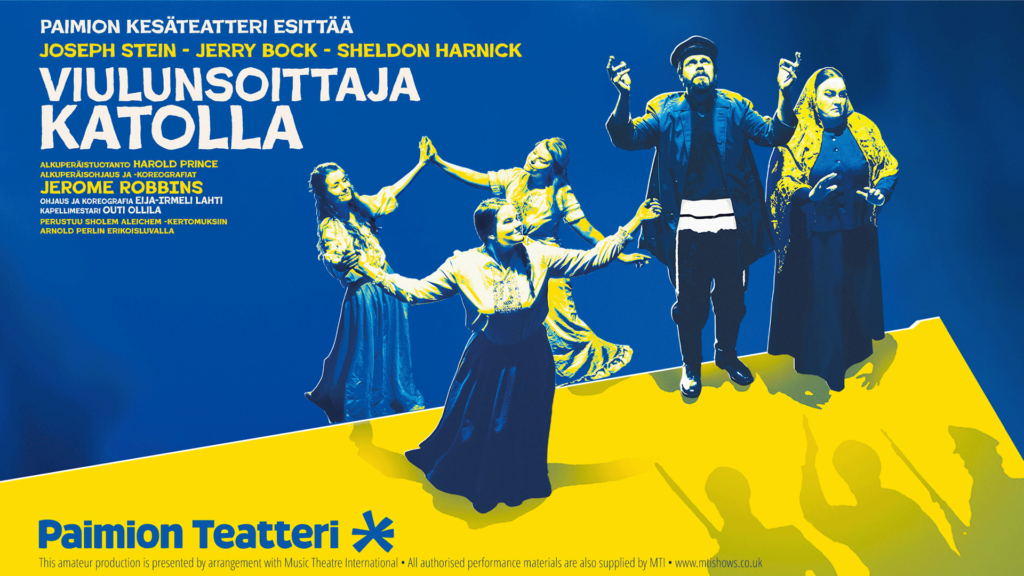 Vilunsoittaja katolla -esityksen mainos, jossa sini-keltaisella taustan edessä neljä naista ja yksi mies.