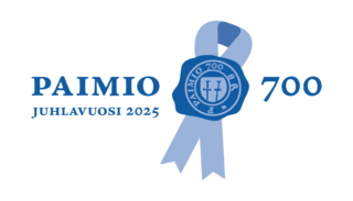 Paimio 700 -juhlavuoden logo, ympyräkehän sisällä olevassa vaakunassa on kaksi napakairaa. Lisäksi teksti Paimio 700 - juhlavuosi 2025.