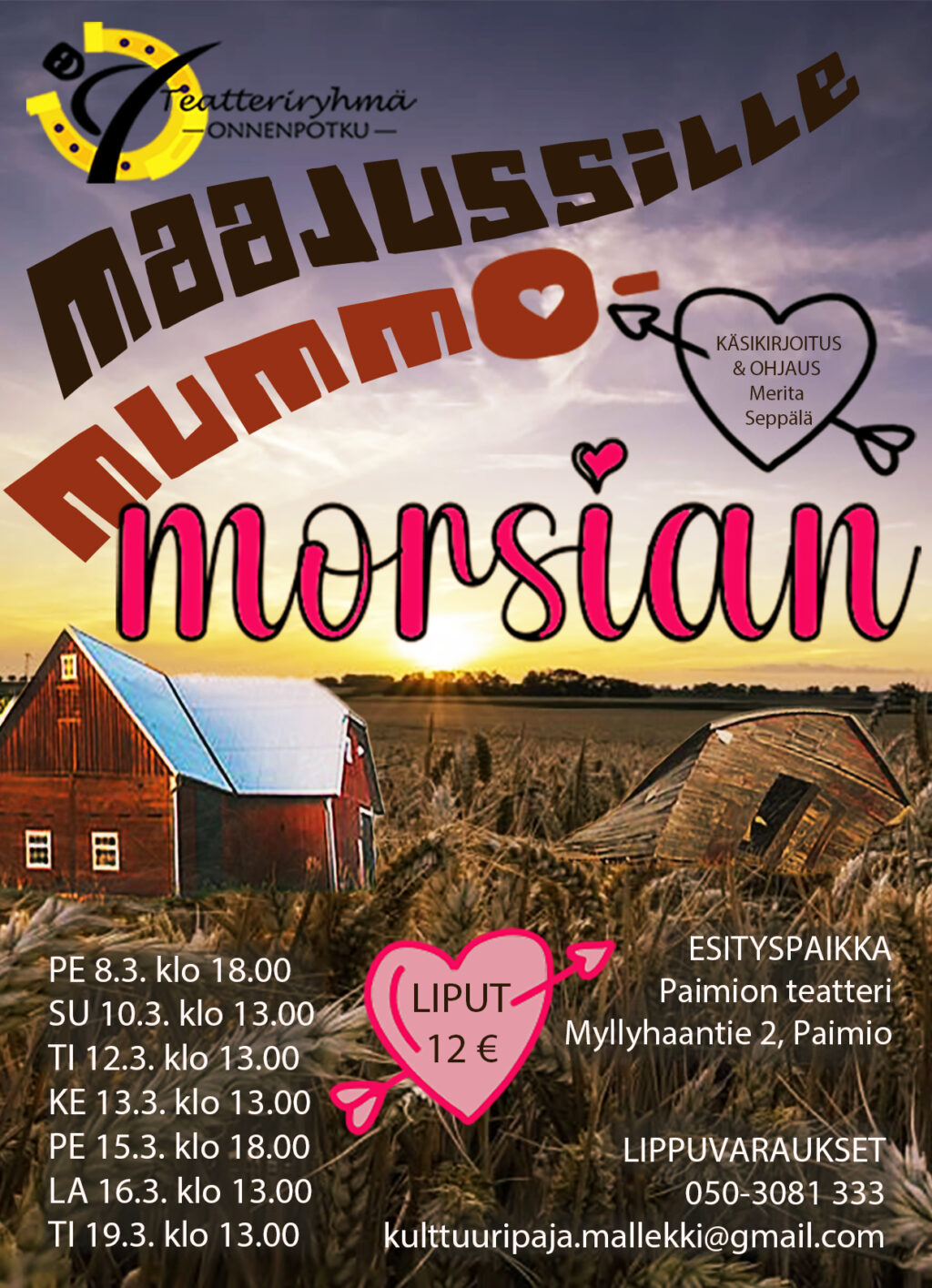 Teatteriryhmän mainos Maajussille mummomorsian esityksestä jonka taustalla näkyy viljapeltoa ja vanha navetta.