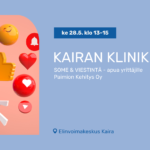 Vaalean sininen pohja kuvassa. Oikealla valkoinen teksti, jossa tapahtuman tiedot. Vasemalla kuva jossa näkyy megafoni josta tulee emojeita ja muita someen liittyviä ikoneita.