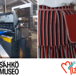 Alaosassa Sähkömuseon ja Käsityömuseon logot. Niiden yläpuolella kuva SLM Teollisuuden tehdastilasta sekä rajattu yksityiskohta Paimion puvusta.
