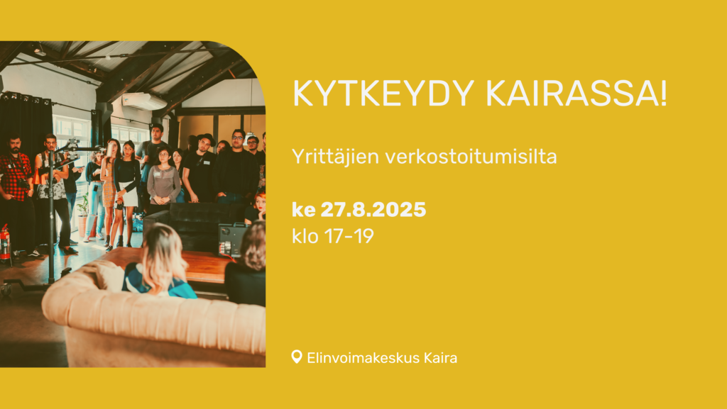 Keltainen kuva jossa oikealla valkoiset tekstit joissa lukee tapahtuman nimi, tapahtuma-aika ja paikka. Vasemmalla puolella on sumea kuva jossa näkyy paljon nuoria ihmisiä kokoontuneena yhteen ja esiintymässä toinen toisilleen.