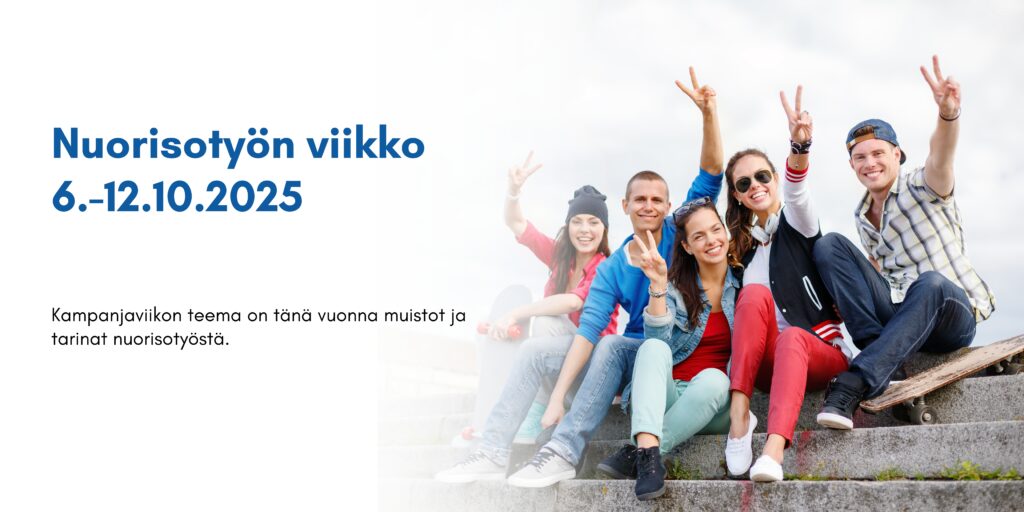 Kuvassa oikealla joukko iloisia teinejä istumassa portailla. Vasemmalla tekstiä.