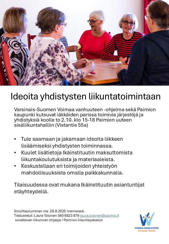 Ikäihmisiä ryhmässä pöydän äärellä.