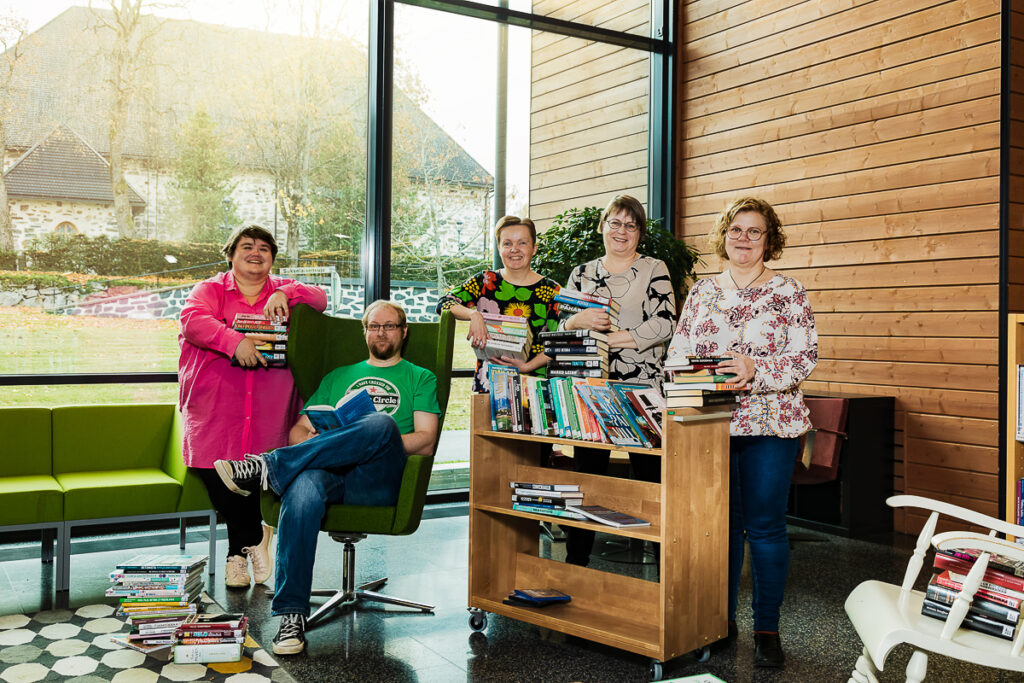 Kuvassa Paimion kirjaston vakituinen henkilökunta.