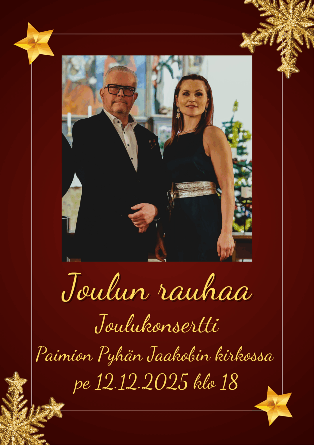 Juhlaviin asuihin pukeutuneet mies ja nainen katsovat kohti kameraa.. Kuvaan lisätty kullanvärisiä jouluisia koristeita.