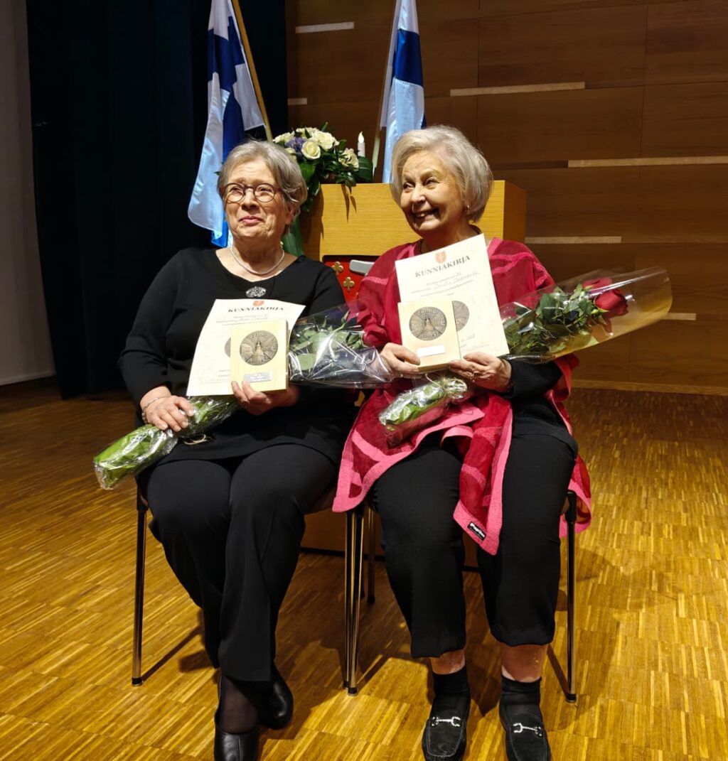 Aino Tikka ja Irmelin isokoski saivat Paimio-mitalit nrot 31 ja 32 itsenäisyysjuhlassa 2025.