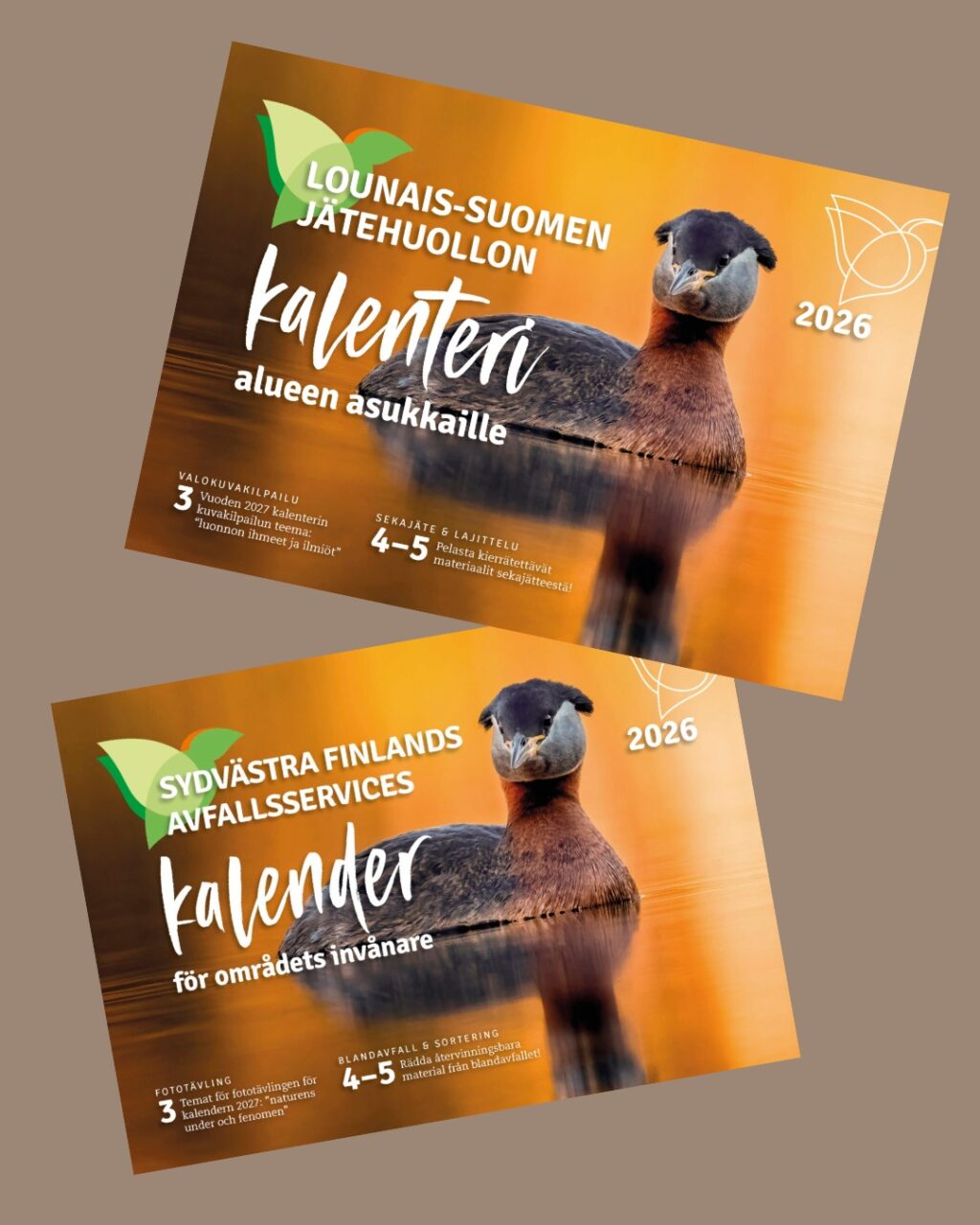 Kahden samanlaisen oranssin ja ruskeansävyisen seinäkalenterin kansilehdet, joissa kuva-aiheena vesilintu. Lisäksi LSJH:n logo