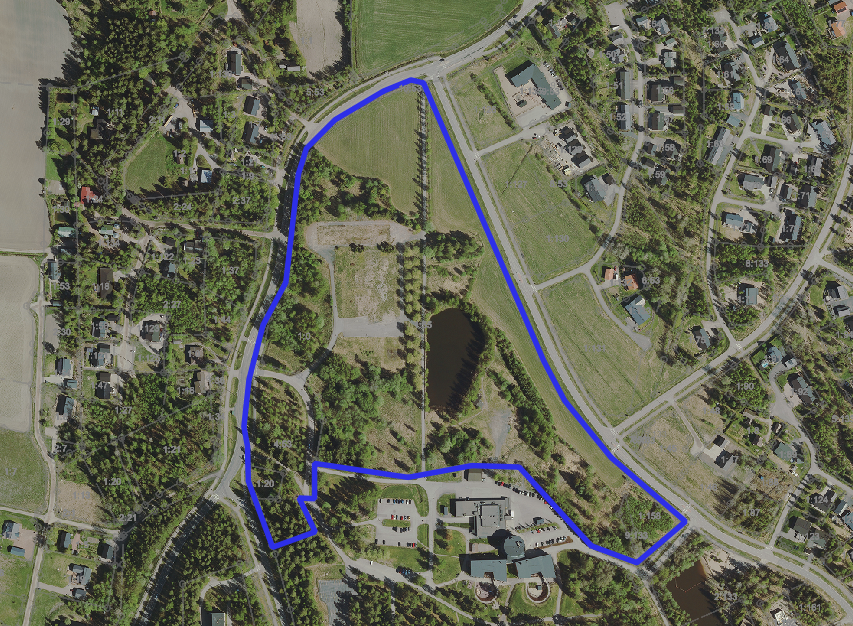 Kyselyn kohteena oleva lammen alue rajattuna sinisellä ilmakuvaan.