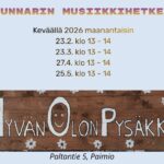 Ruskeapohjainen puukyltti, jossa lukee Hyvän Olon Pysäkki. Lisäsksi Gunnarin musiikkihetkien tapahtuma-ajat keväällä 2026.