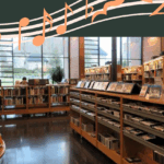 Kirjaston keskusaukio.