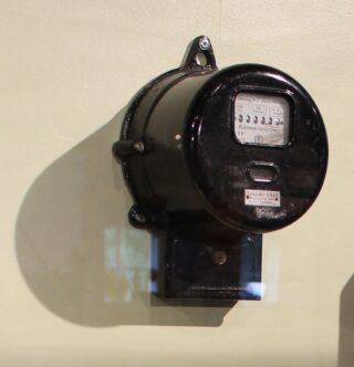 musta sähkömittari